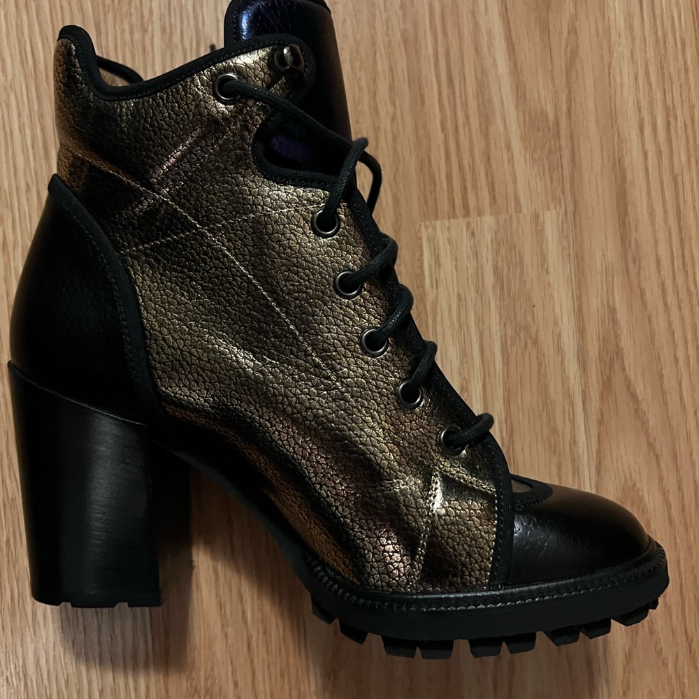 Women size 7 Armani Bootie